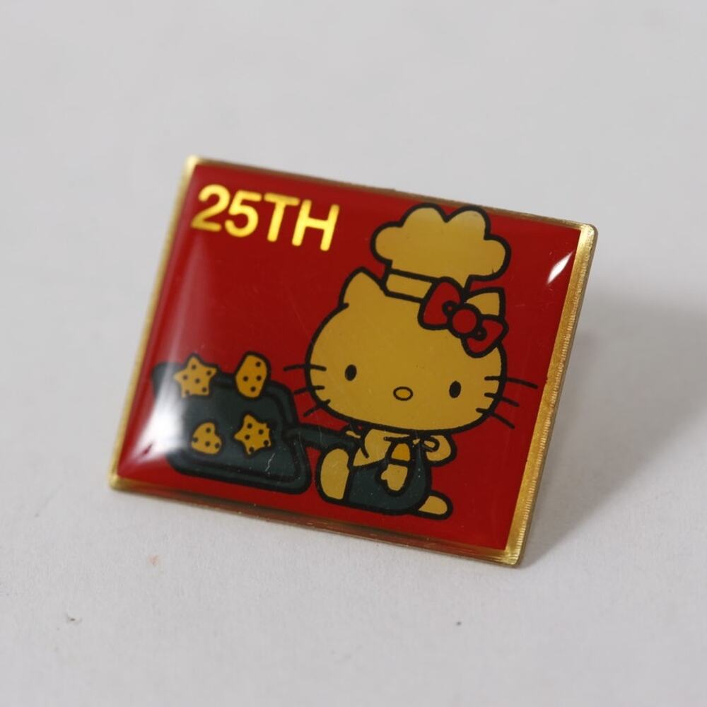 Japan Exclusive 1999 Sanrio Hello Kitty 25th Anniversary Pin Badge ~ 260917-WH